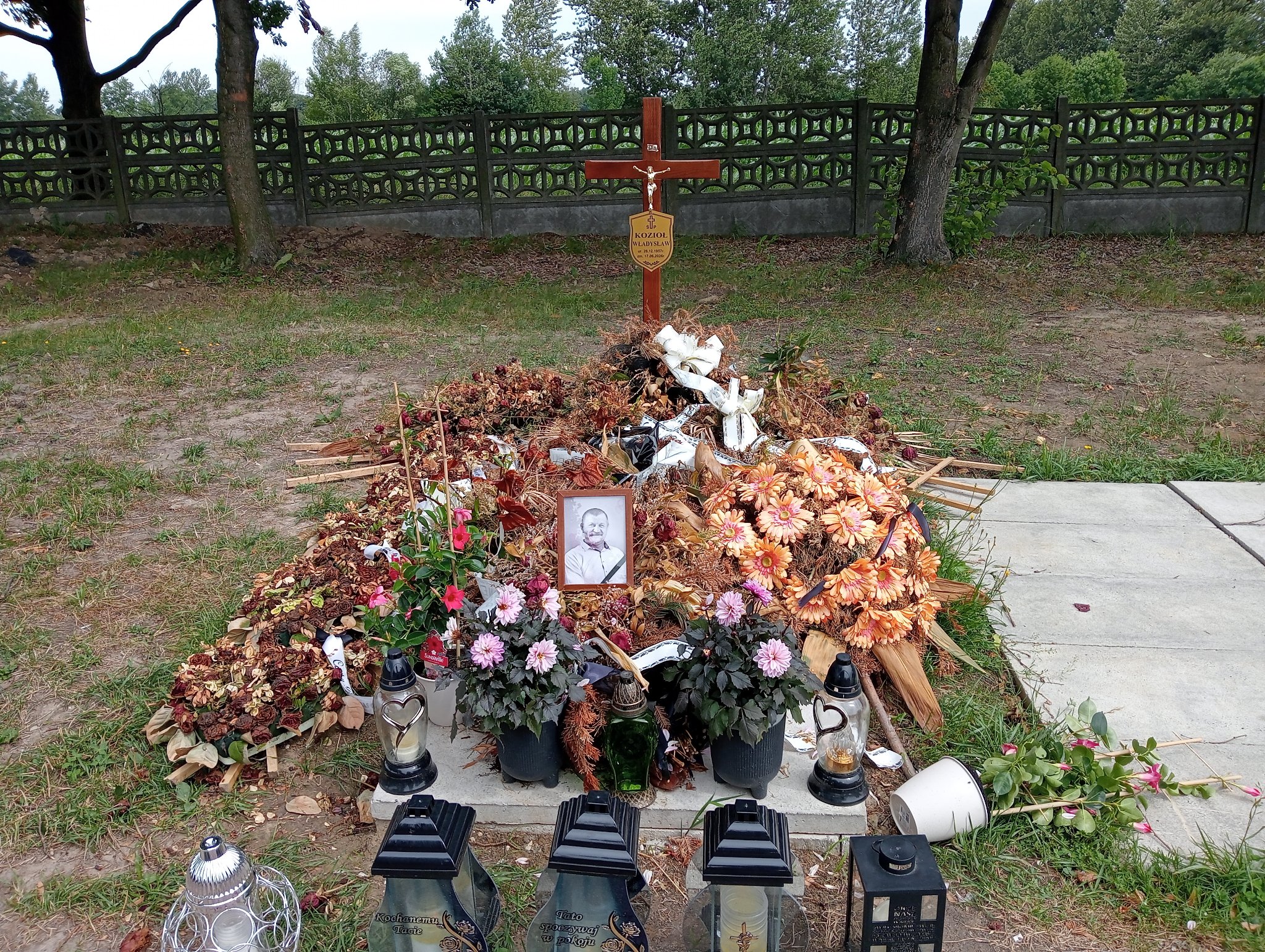 Grób WŁADYSŁAW KOZIOŁ